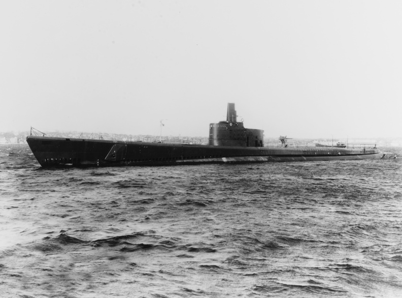 USS_Growler_SS-215_off_Groton_Connecticut_USA_on_21_February_1942_19-N-28445.jpg