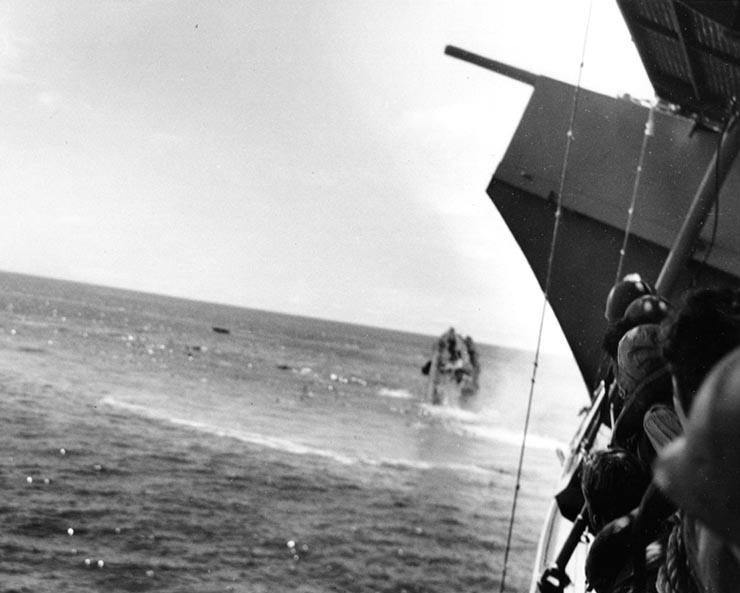 USS_Hammann_sinking_1942-06-06_seen_from_USS_Yorktown.jpg